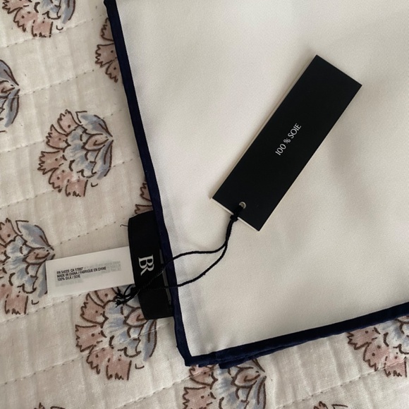 NWT Banana Republic KIA SILK POCKET SQUARE, White - Picture 3 of 3